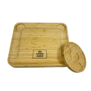 Tabla de bamboo con bandejas y utensilios